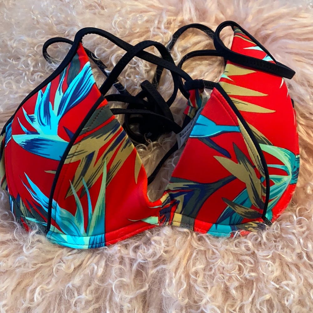 Victoria’s Secret pink swimsuit top. Size S.